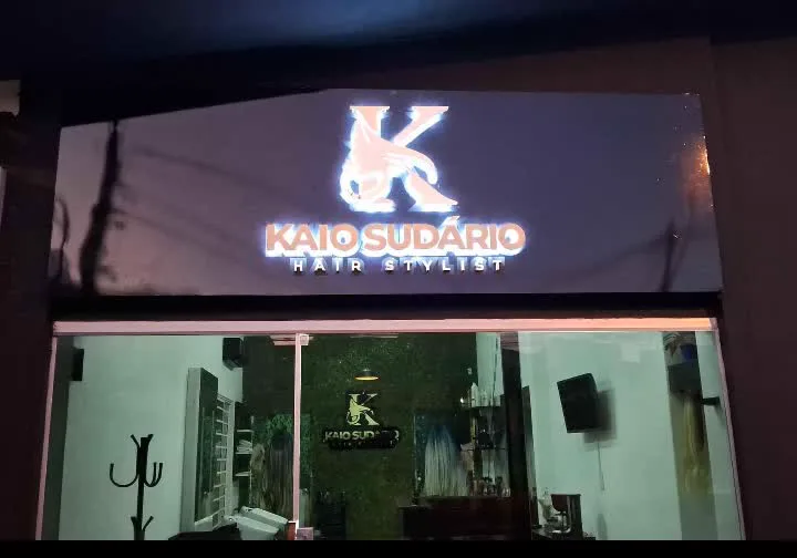 Projeto de comunicação visual produzido pela W.Art para Kaio Sudário Hair Stylist