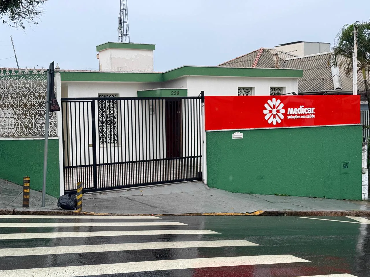 Projeto de comunicação visual produzido pela W.Art para Medicar Soluções em Saúde — Fachada