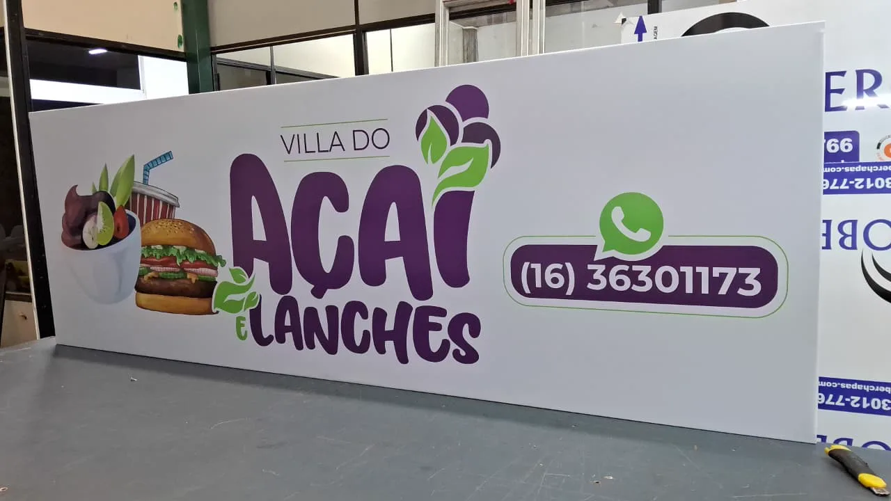 Projeto de comunicação visual produzido pela W.Art para Villa do Açaí e Lanches